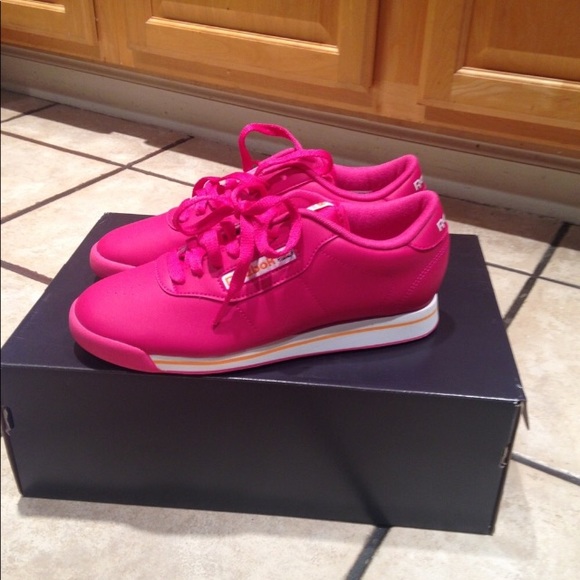 New Reebok Classic - Picture 2 of 2